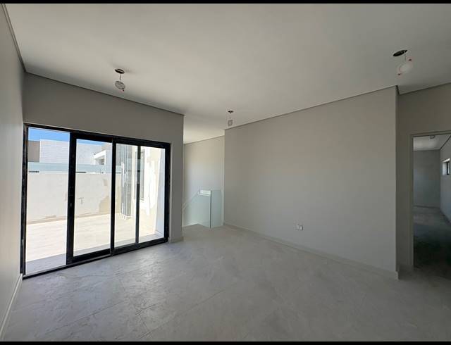 4 BEDROOM HOUSE FOR SALE IN SANDOWN